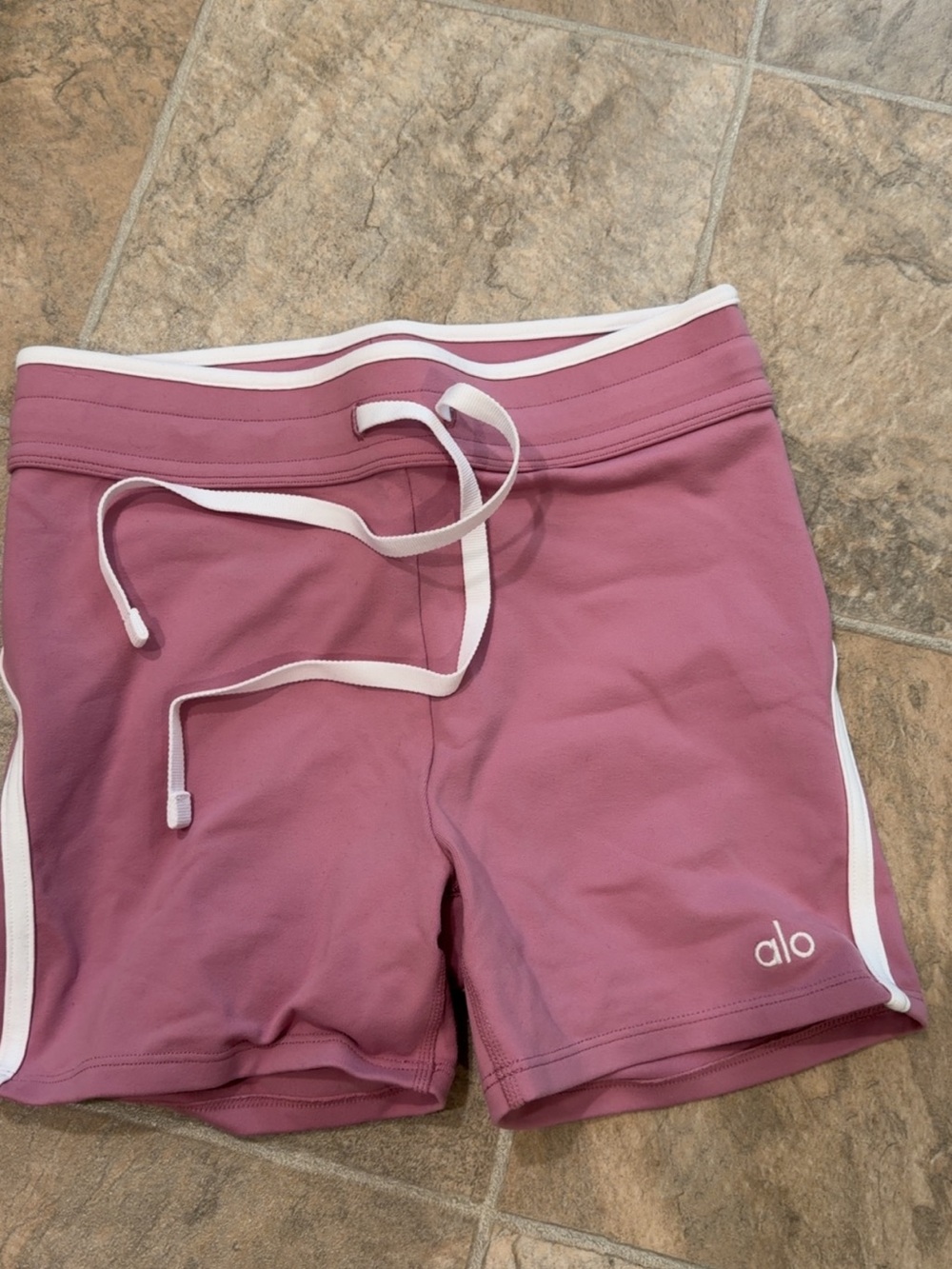 ALO Yoga Mauve-Pink Athletic Drawstring Shorts with White Trim
